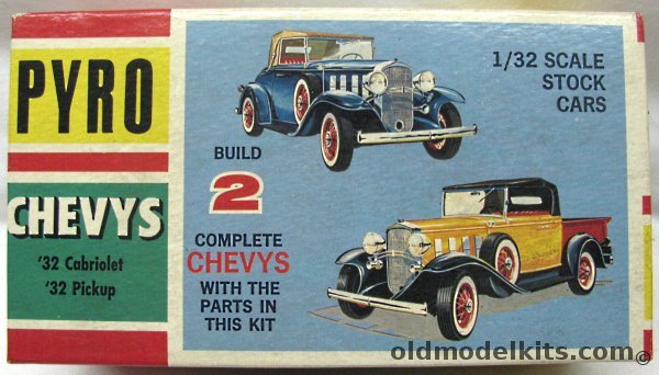 Pyro 1/32 1932 Chevrolet Cabriolet and 1932 Chevrolet Pickup Truck, C104-100 plastic model kit